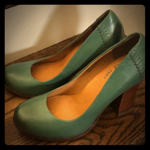 Shoes - Picture 1 of 3